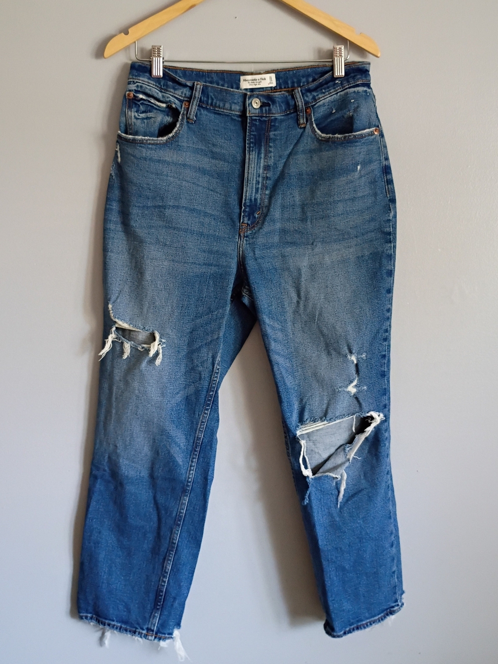 Abercrombie Ankle Straight Ultra High Rise Distressed Jeans 31
